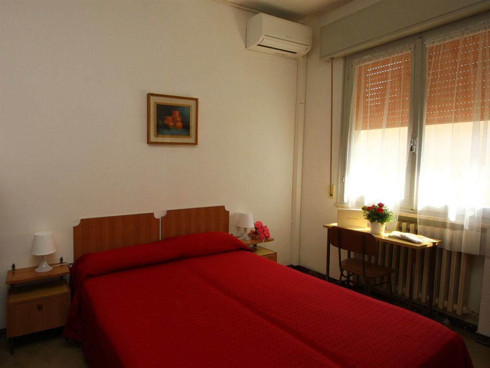 Villa Lauda B&B Rimini Exterior photo