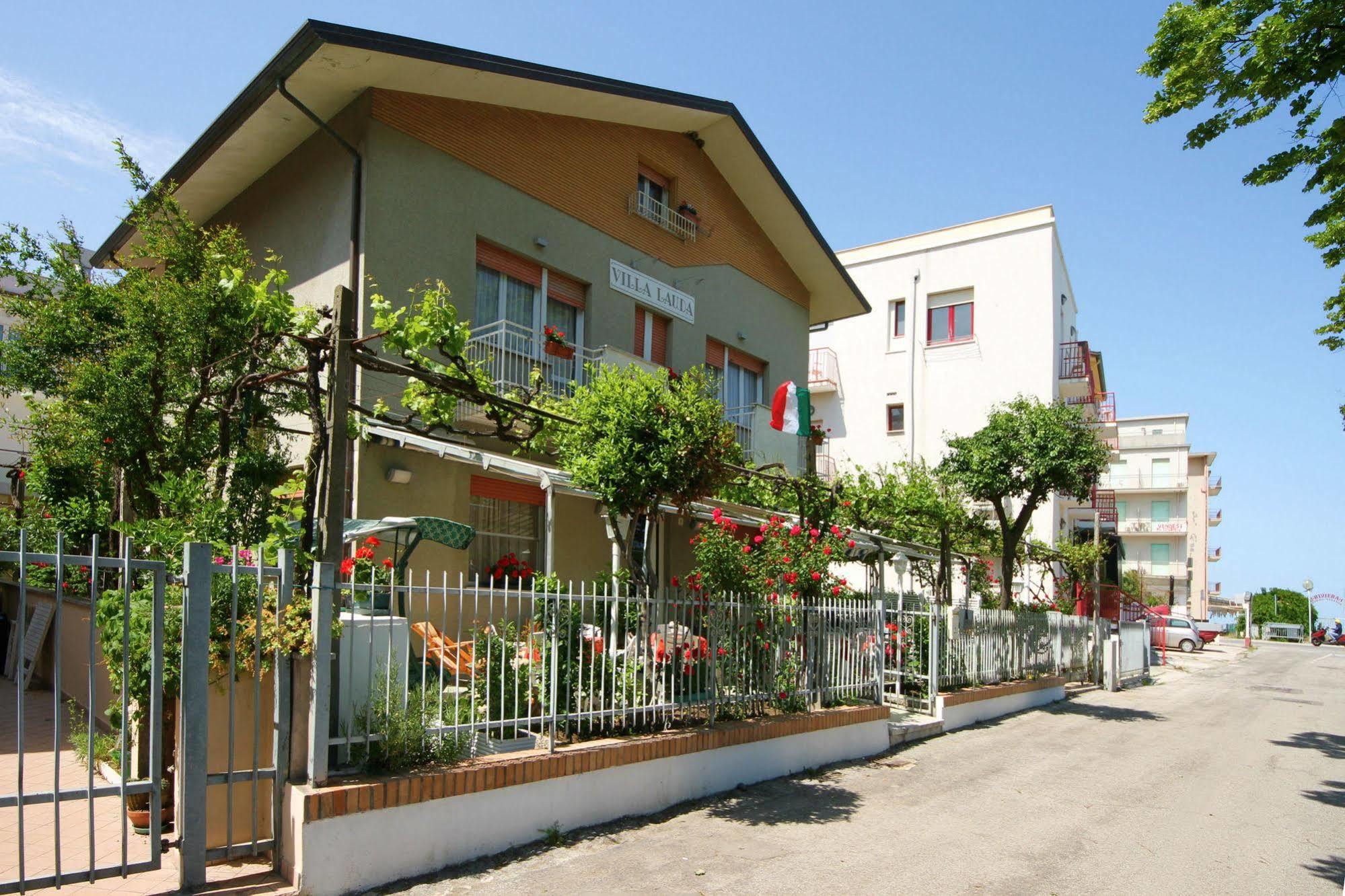 Villa Lauda B&B Rimini Exterior photo