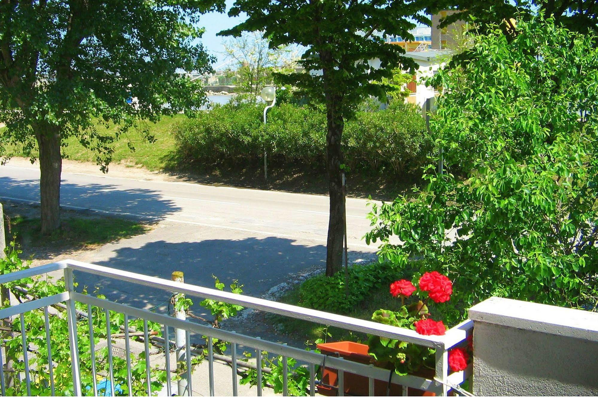 Villa Lauda B&B Rimini Exterior photo