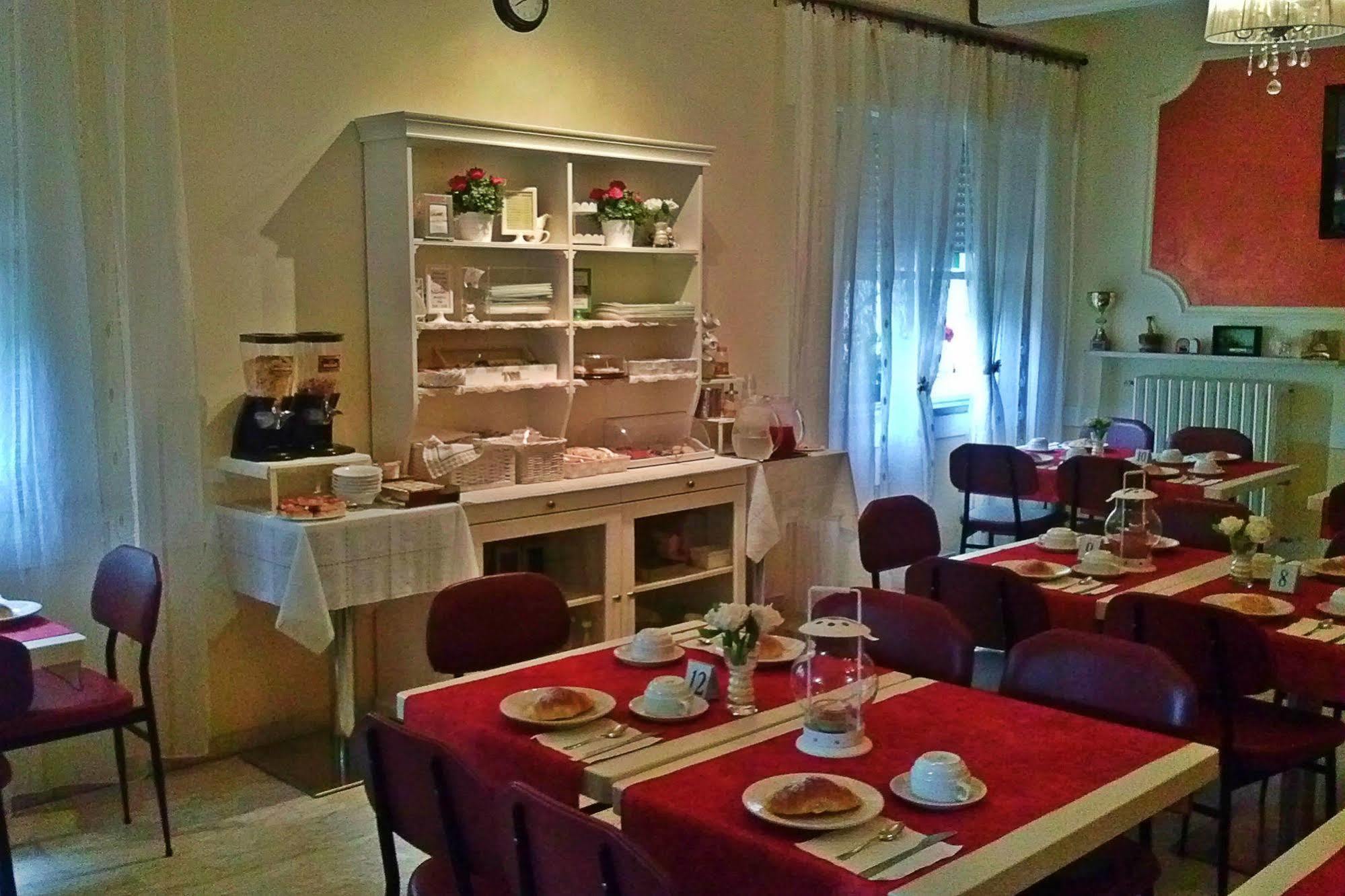 Villa Lauda B&B Rimini Exterior photo