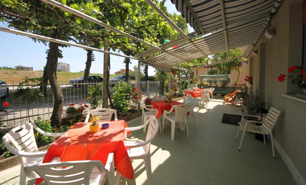 Villa Lauda B&B Rimini Exterior photo